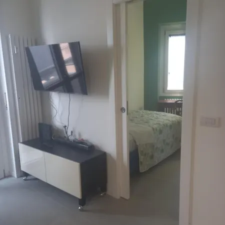 Porta Romana - Super With 2 Bedrooms & 2 Bathrooms Fully Equipped Kitchen Living Wi Fi Balcony Metro Line Porta Romana Apartment *